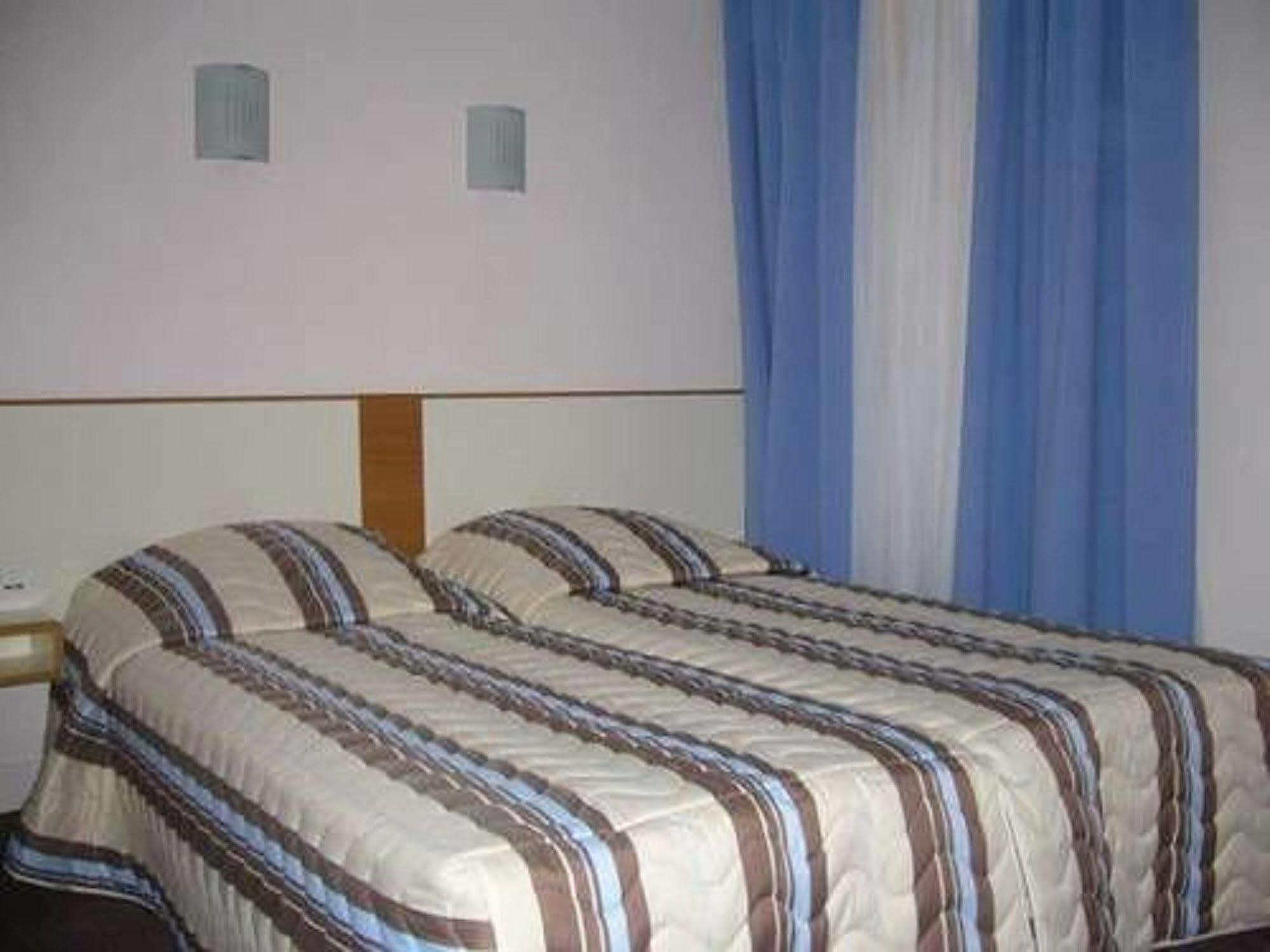 Hotel De Nemours Parijs